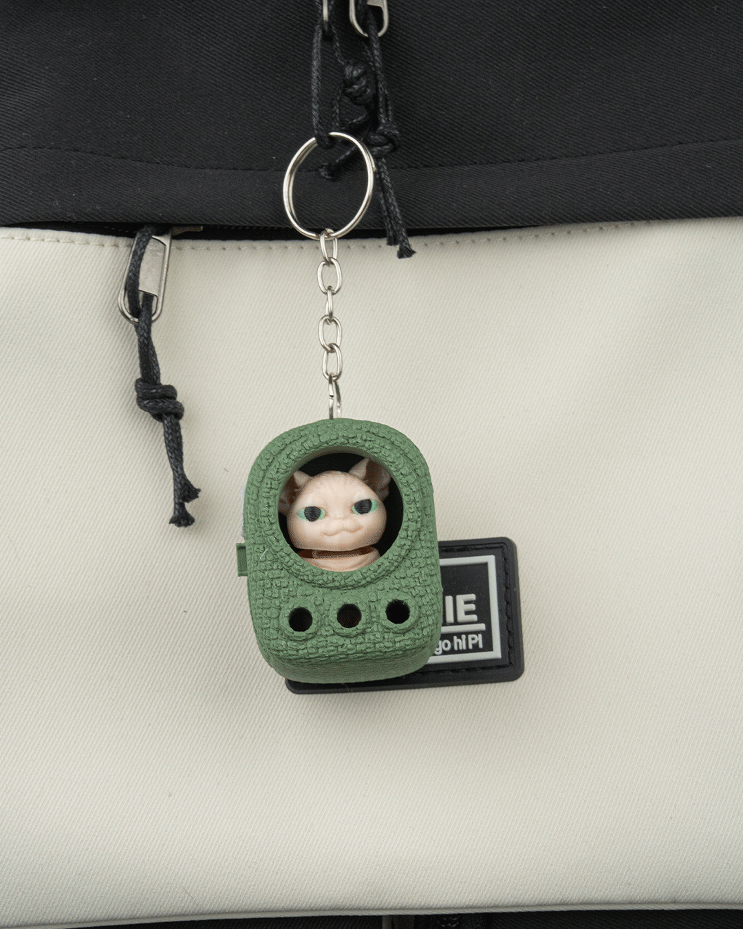 Stitched Pack Sphynx — detalle facial