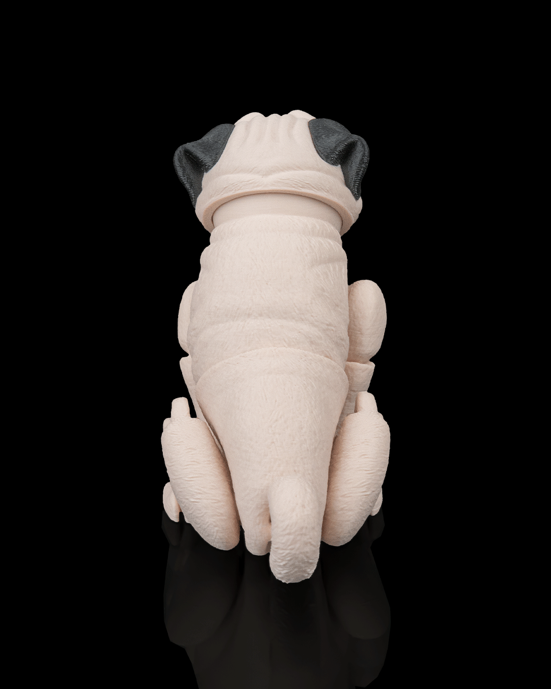 Peanut the Pug — acabado premium