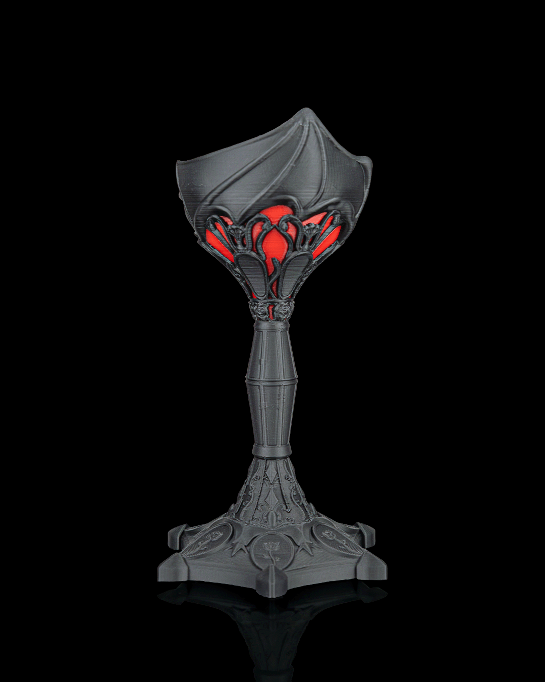 Dark Chalice Candle Holder — ambiente nocturno