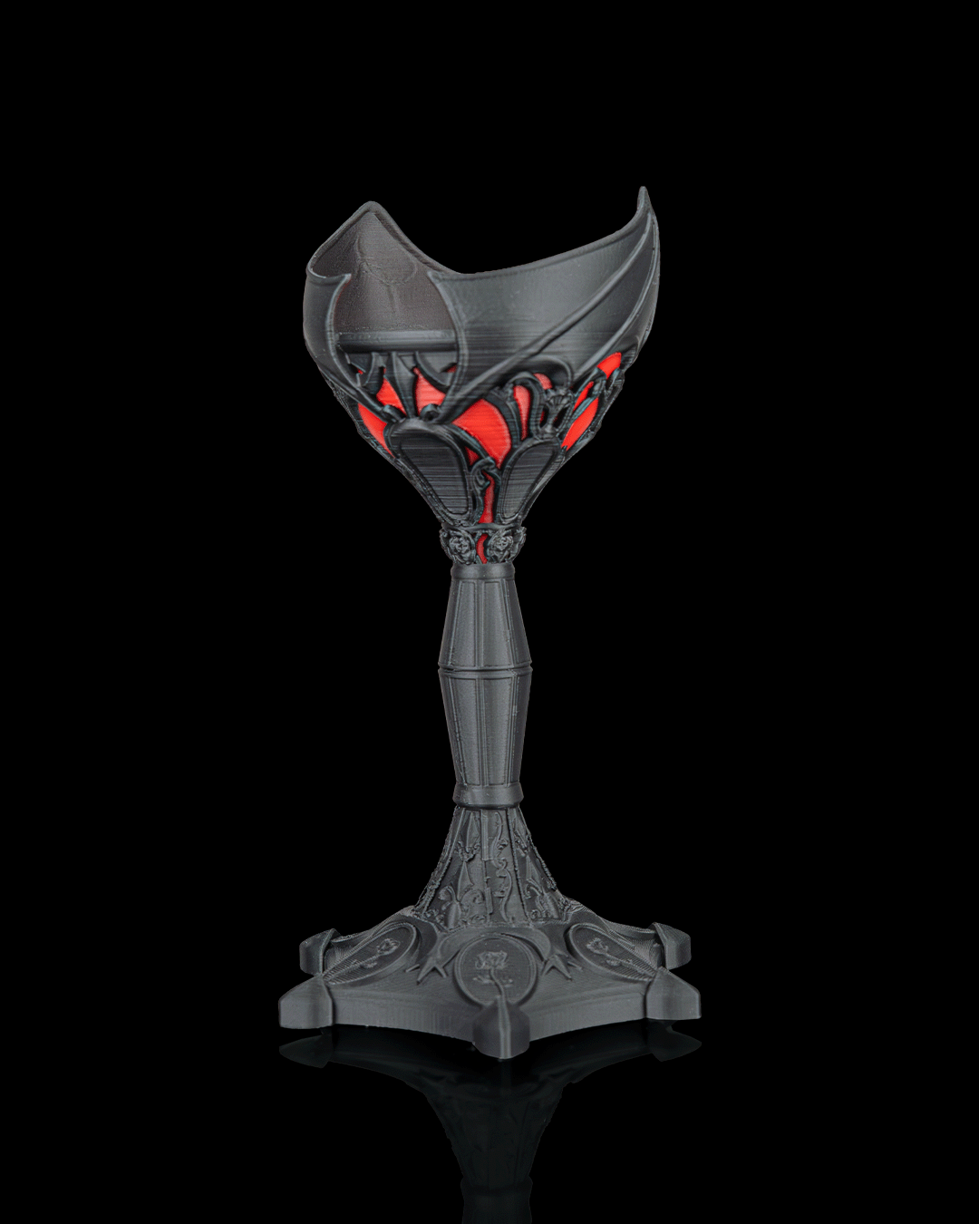 Dark Chalice Candle Holder — detalle base
