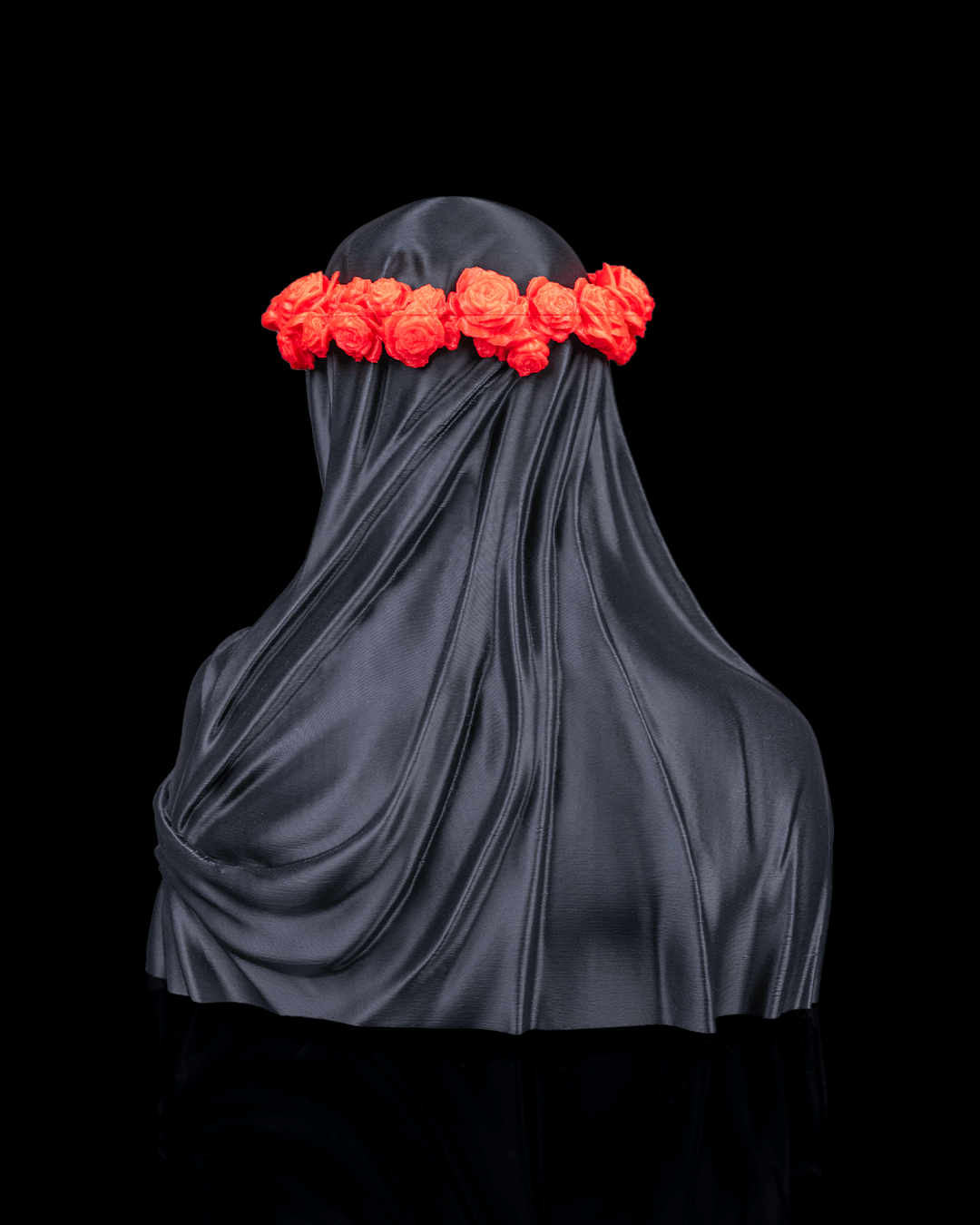 Veil of Silence Statue — vista trasera