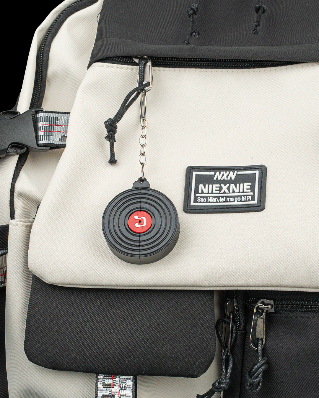 Pocket Vinyl Pick Holder And Keychain — escala